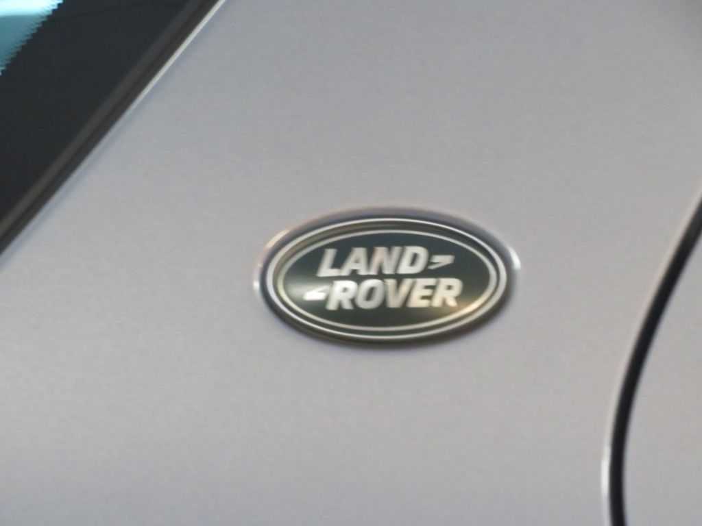 Photo 61 of this LAND ROVER DISCOVERY SPORT