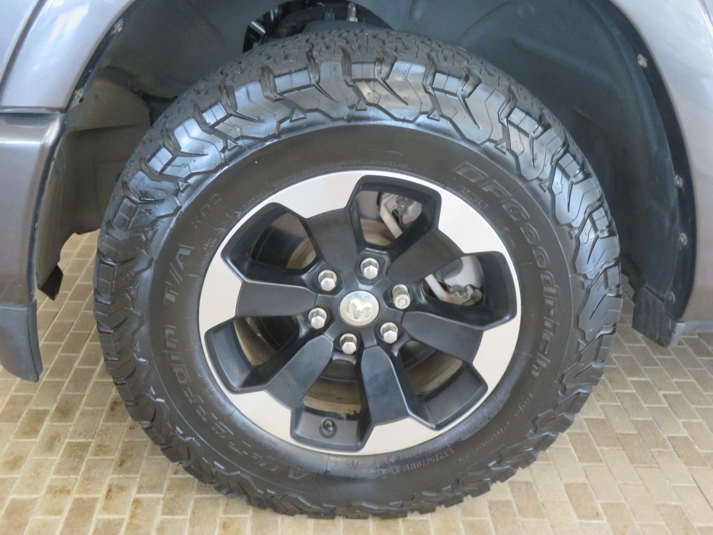 Photo 7 of this RAM 1500