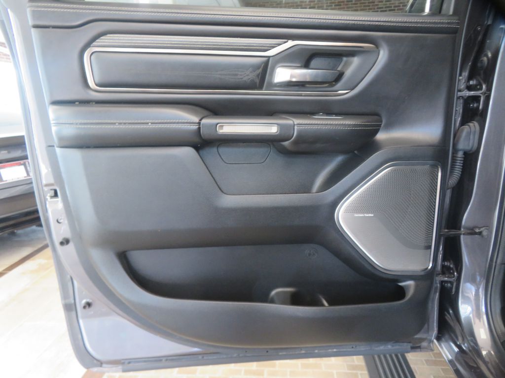 Photo 17 of this RAM 1500