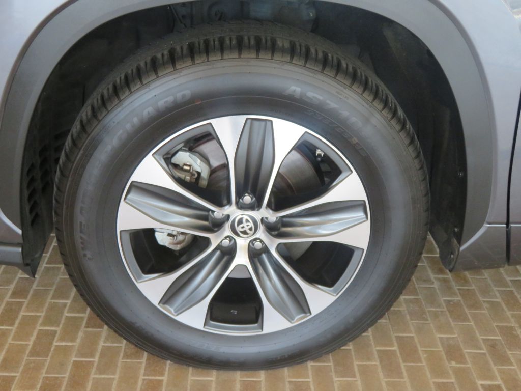 Photo 8 of this TOYOTA HIGHLANDER