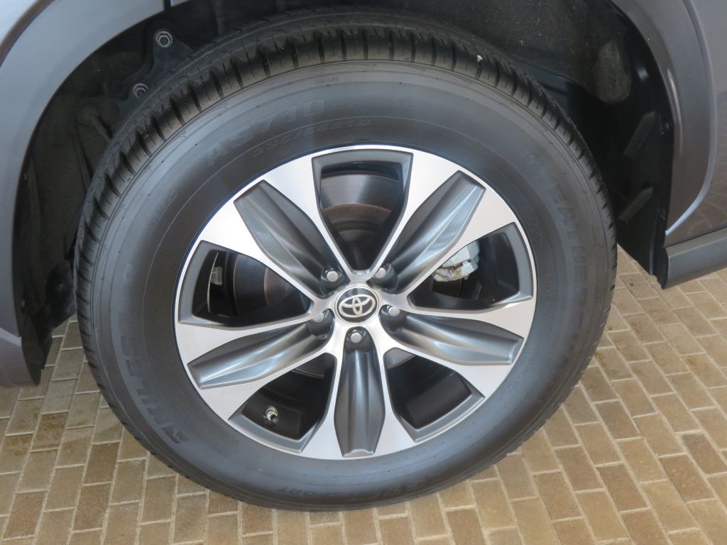Photo 9 of this TOYOTA HIGHLANDER