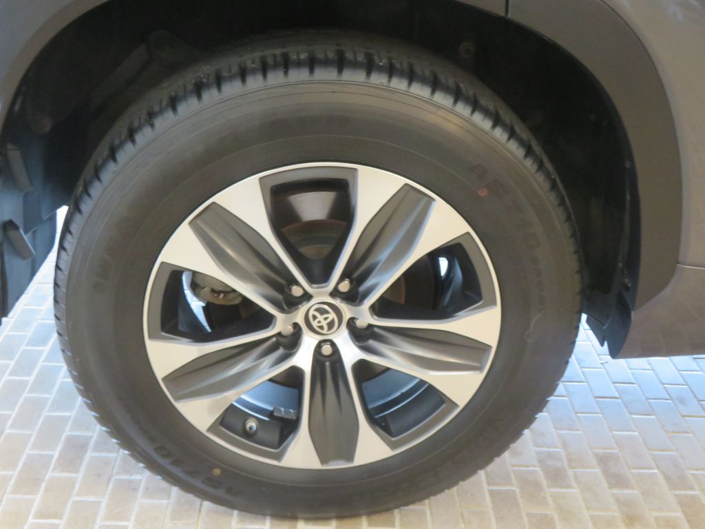 Photo 10 of this TOYOTA HIGHLANDER