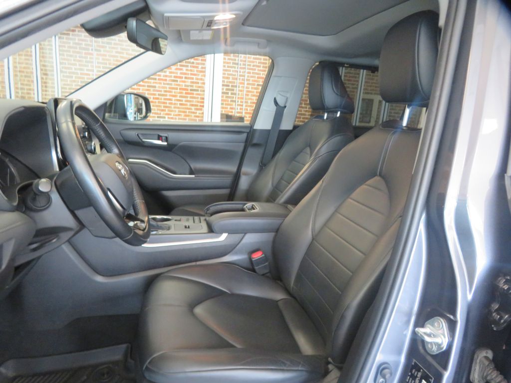 Photo 16 of this TOYOTA HIGHLANDER
