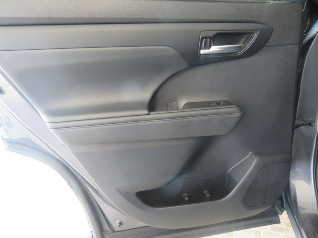 Photo 18 of this TOYOTA HIGHLANDER