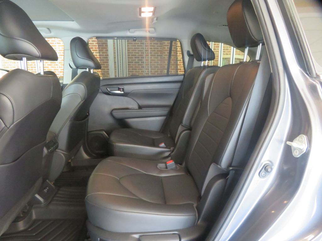 Photo 21 of this TOYOTA HIGHLANDER