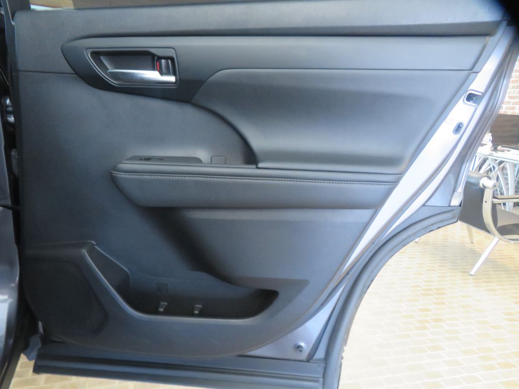 Photo 23 of this TOYOTA HIGHLANDER