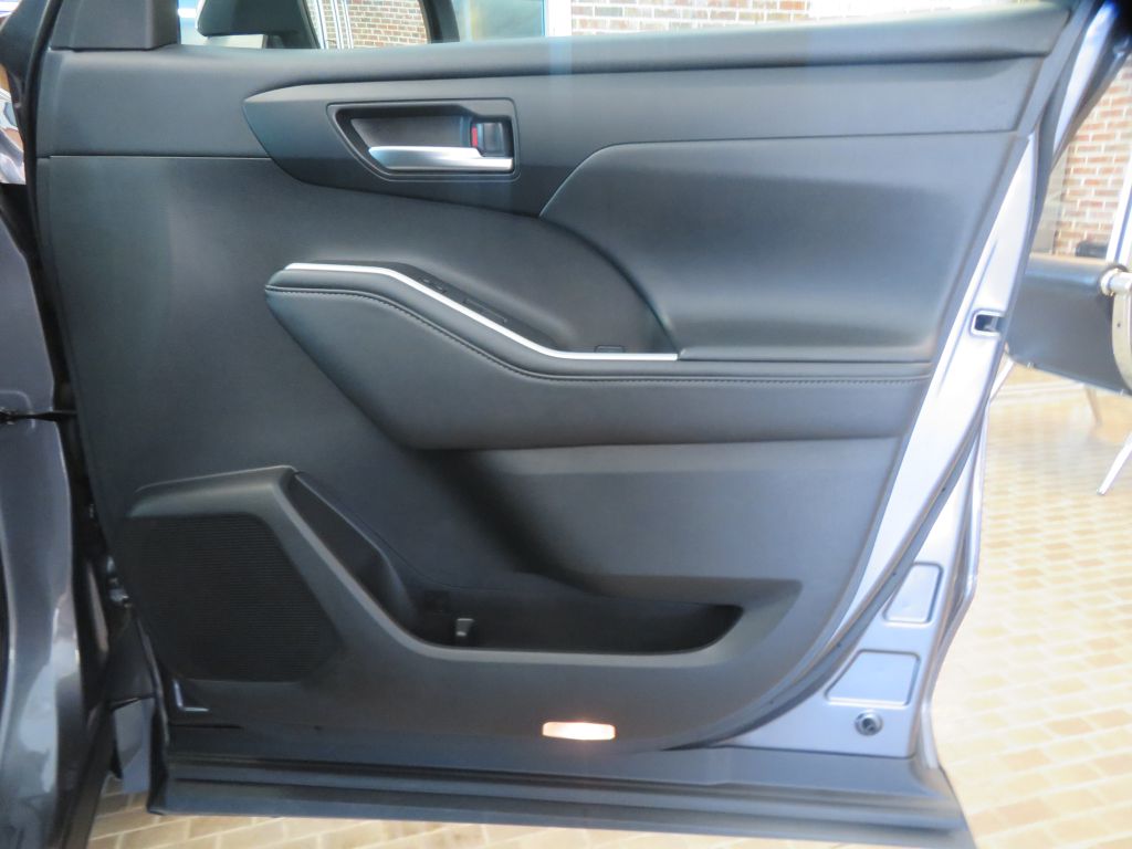 Photo 28 of this TOYOTA HIGHLANDER