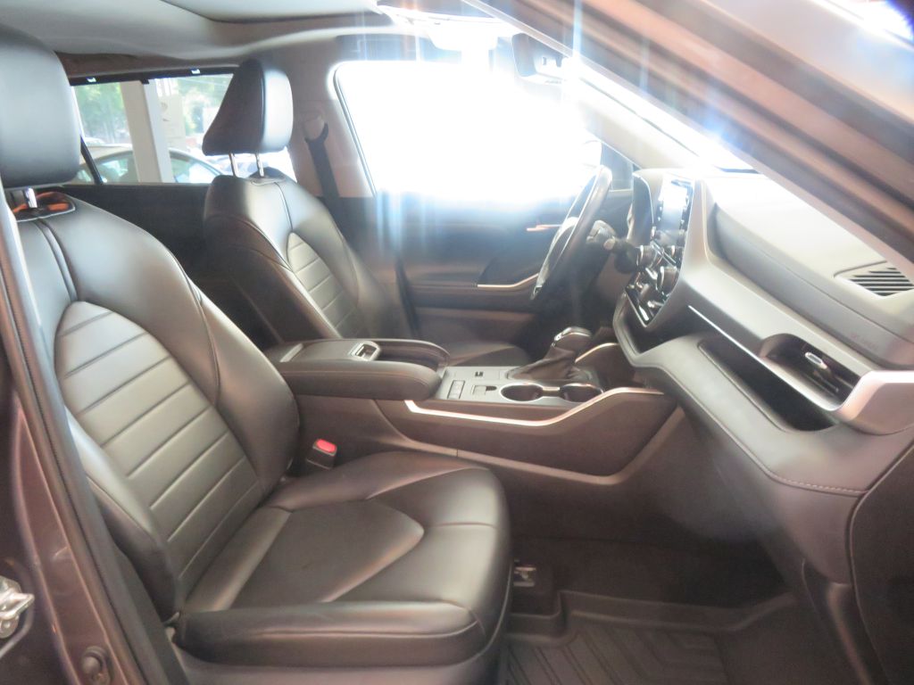 Photo 30 of this TOYOTA HIGHLANDER
