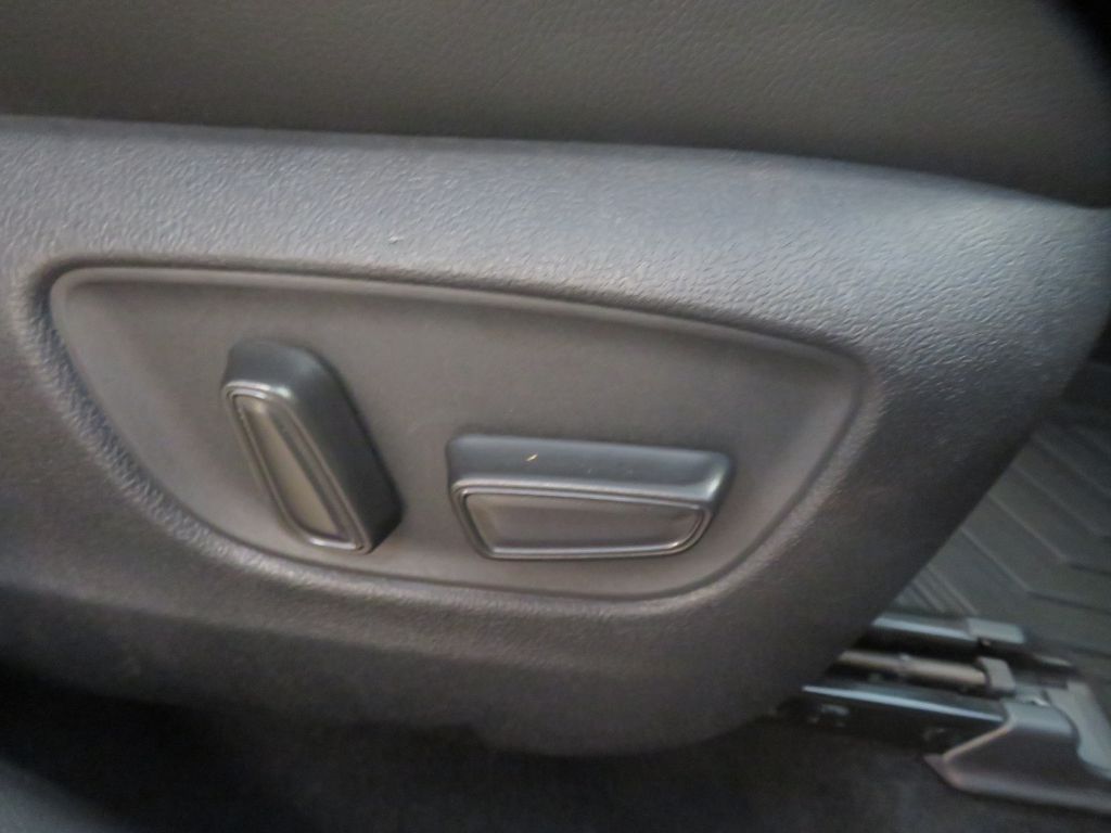 Photo 31 of this TOYOTA HIGHLANDER