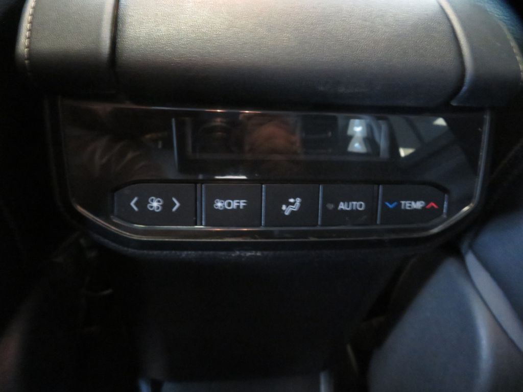 Photo 55 of this TOYOTA HIGHLANDER