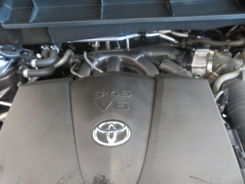 Photo 61 of this TOYOTA HIGHLANDER