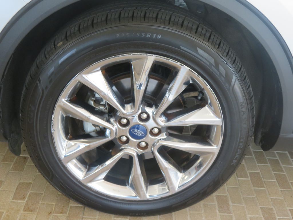 Photo 7 of this FORD ESCAPE