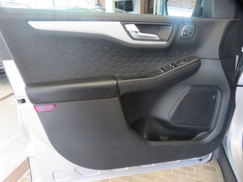 Photo 13 of this FORD ESCAPE