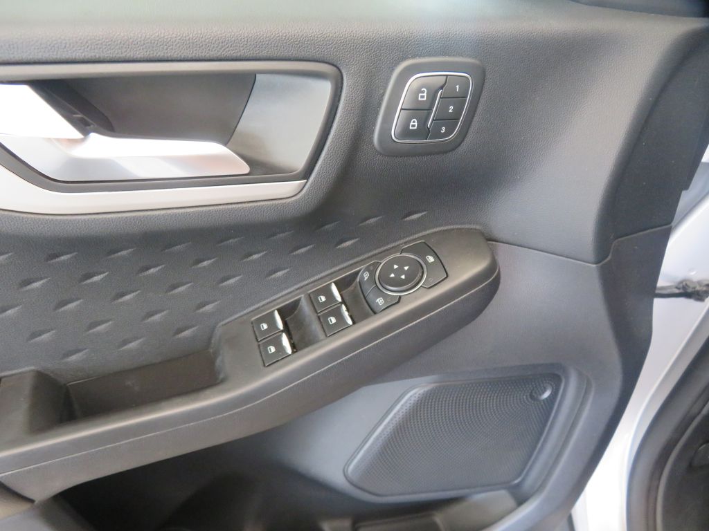 Photo 14 of this FORD ESCAPE