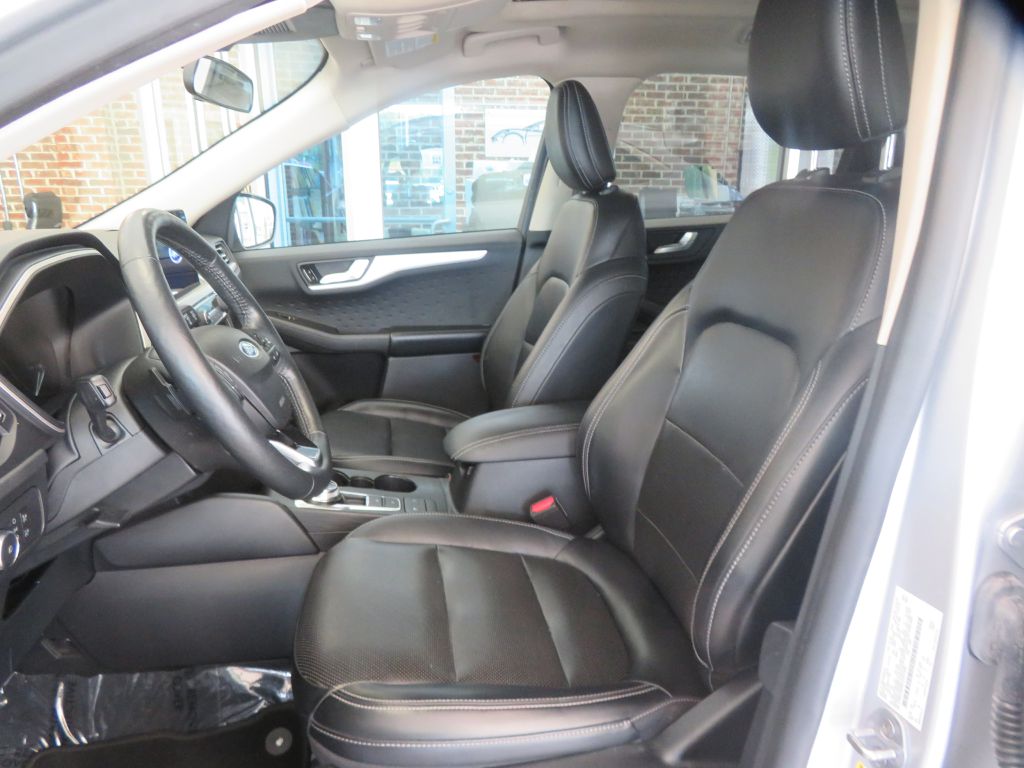 Photo 15 of this FORD ESCAPE