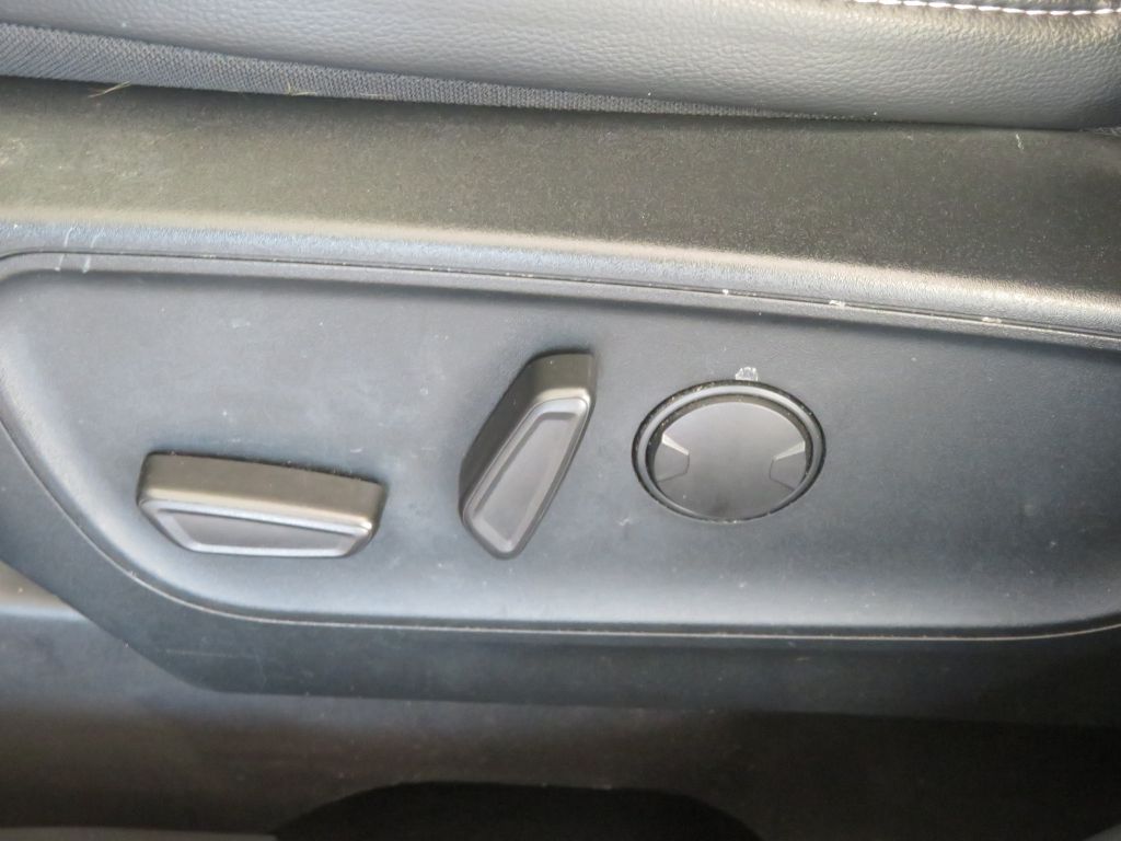 Photo 16 of this FORD ESCAPE