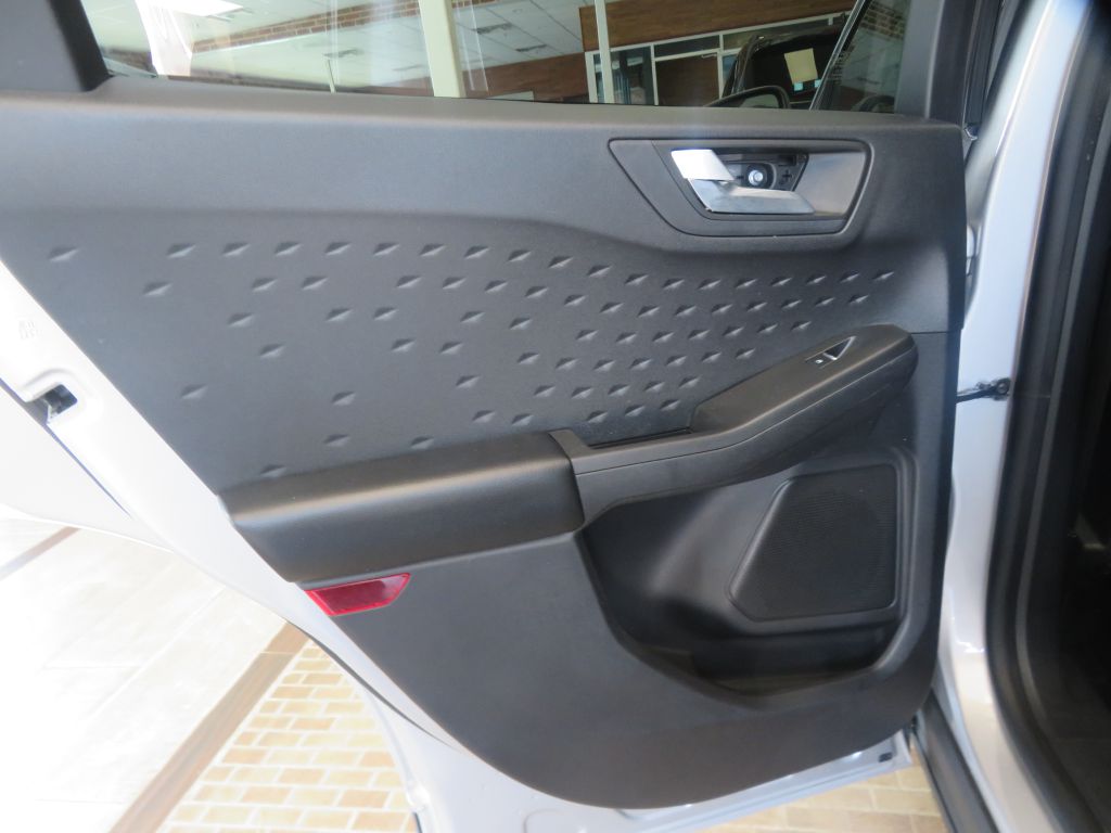 Photo 17 of this FORD ESCAPE