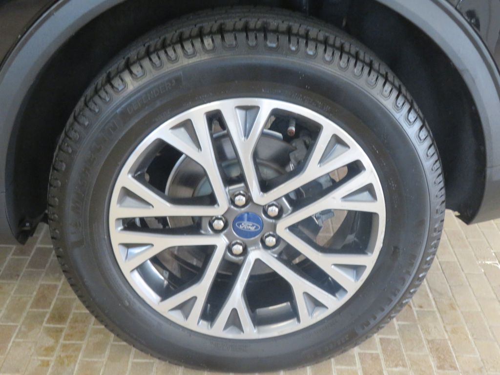 Photo 8 of this FORD ESCAPE