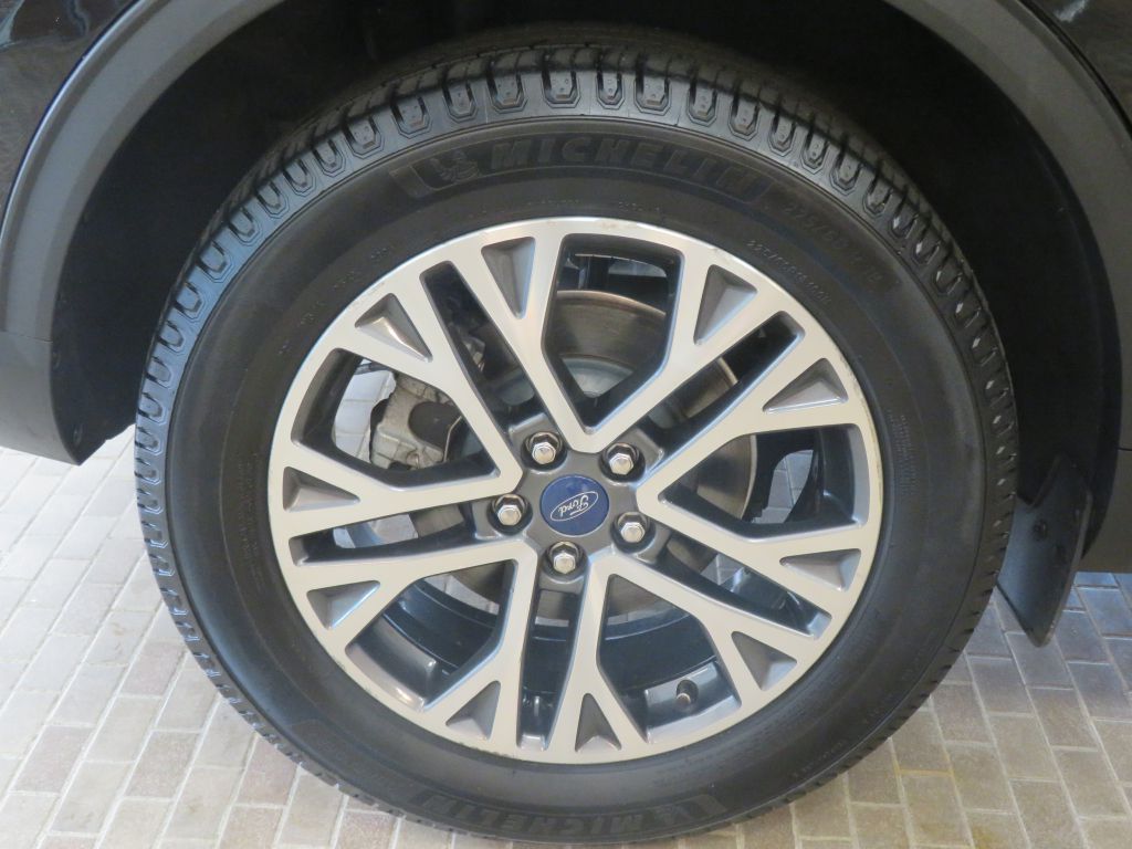 Photo 9 of this FORD ESCAPE