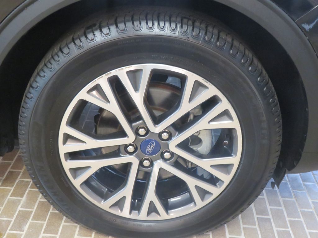 Photo 10 of this FORD ESCAPE