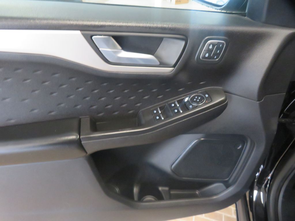 Photo 14 of this FORD ESCAPE