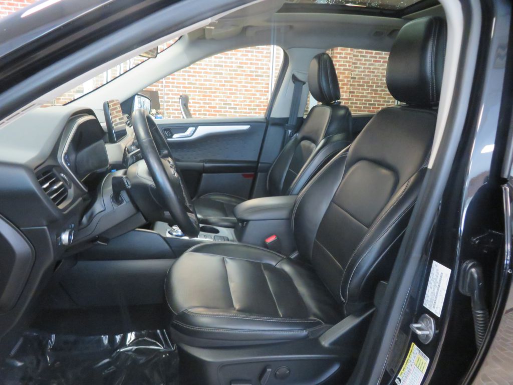 Photo 15 of this FORD ESCAPE