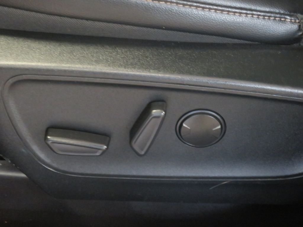Photo 16 of this FORD ESCAPE