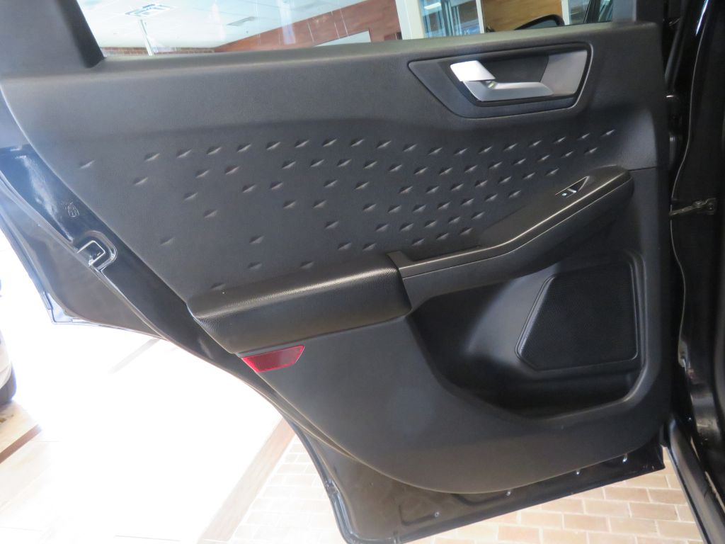 Photo 17 of this FORD ESCAPE