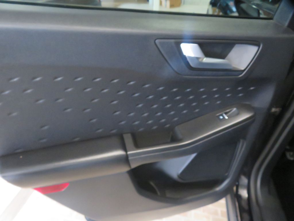 Photo 18 of this FORD ESCAPE