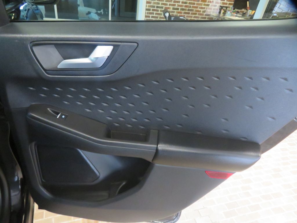 Photo 21 of this FORD ESCAPE