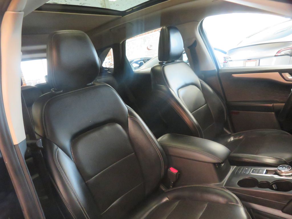 Photo 27 of this FORD ESCAPE
