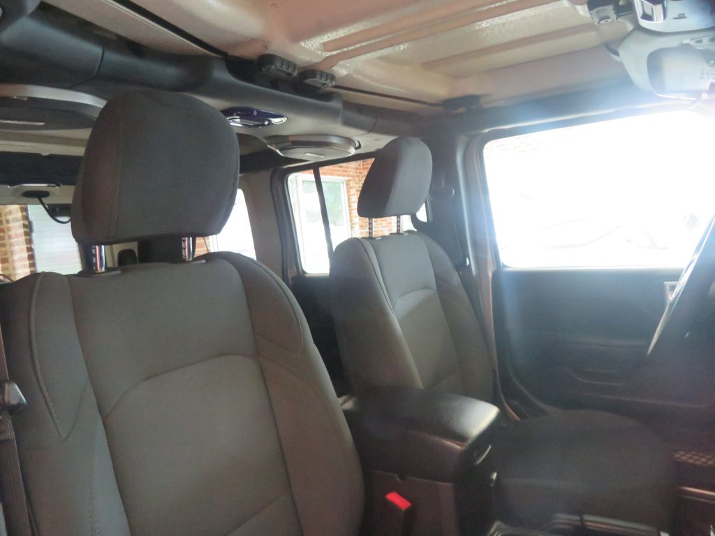 Photo 27 of this JEEP WRANGLER UNLIMI