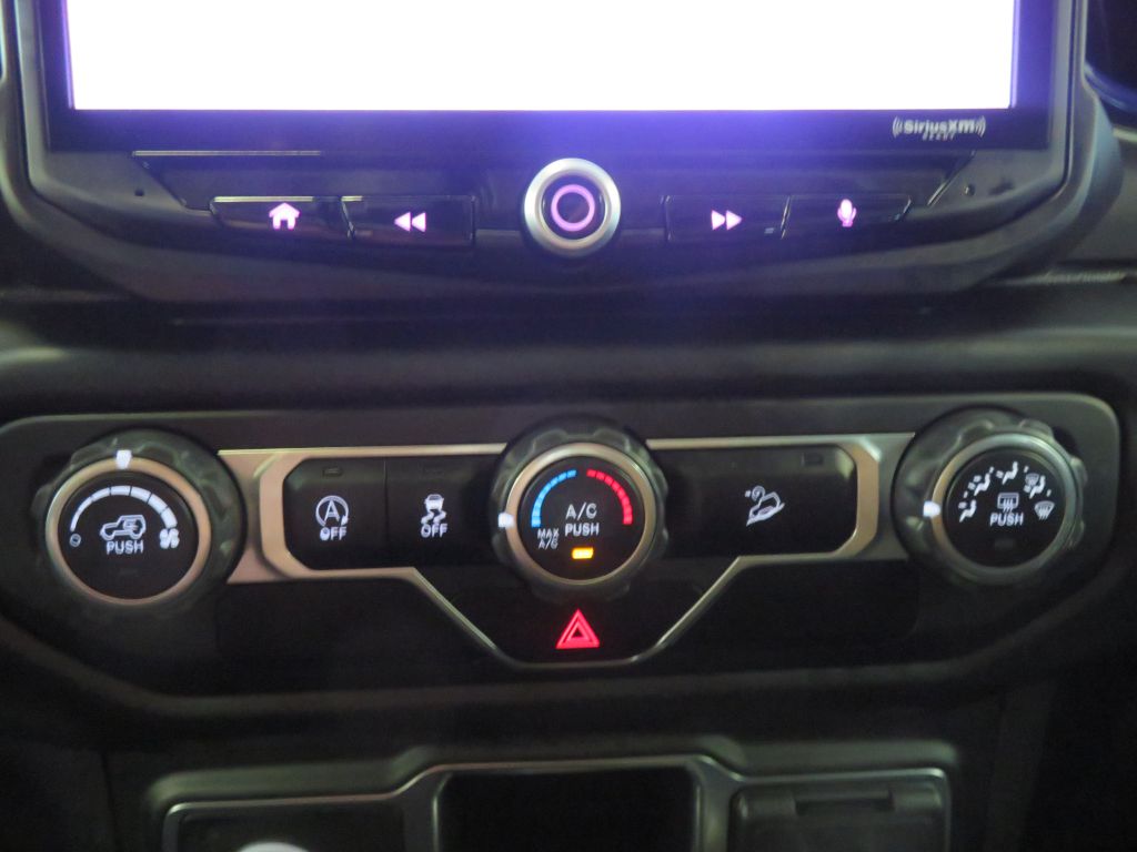 Photo 38 of this JEEP WRANGLER UNLIMI