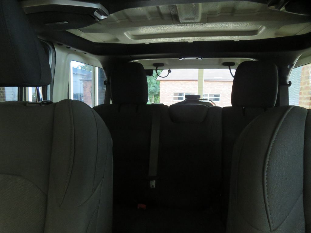 Photo 42 of this JEEP WRANGLER UNLIMI