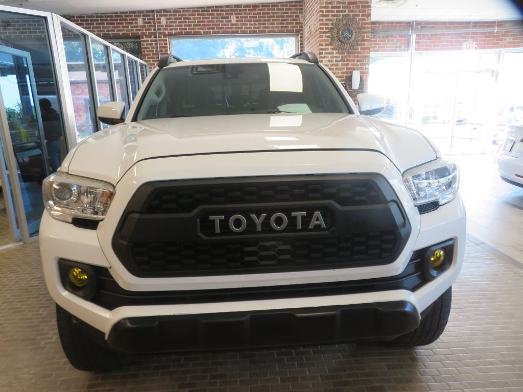 Photo 2 of this TOYOTA TACOMA