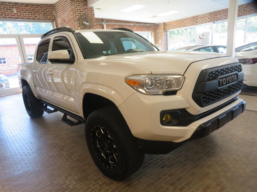 Photo 3 of this TOYOTA TACOMA