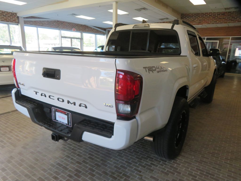 Photo 4 of this TOYOTA TACOMA