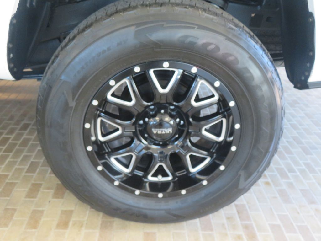 Photo 8 of this TOYOTA TACOMA