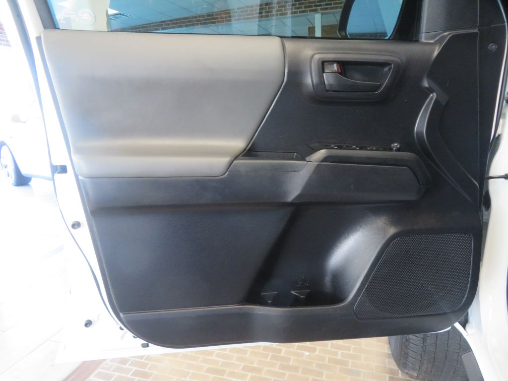 Photo 13 of this TOYOTA TACOMA