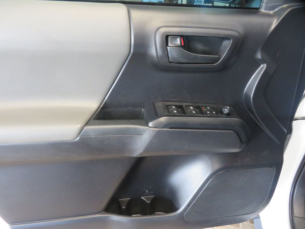 Photo 14 of this TOYOTA TACOMA