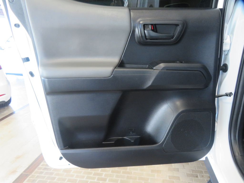 Photo 17 of this TOYOTA TACOMA