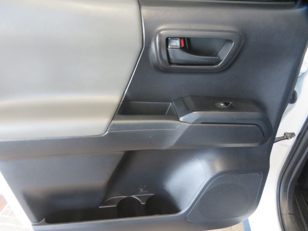 Photo 18 of this TOYOTA TACOMA