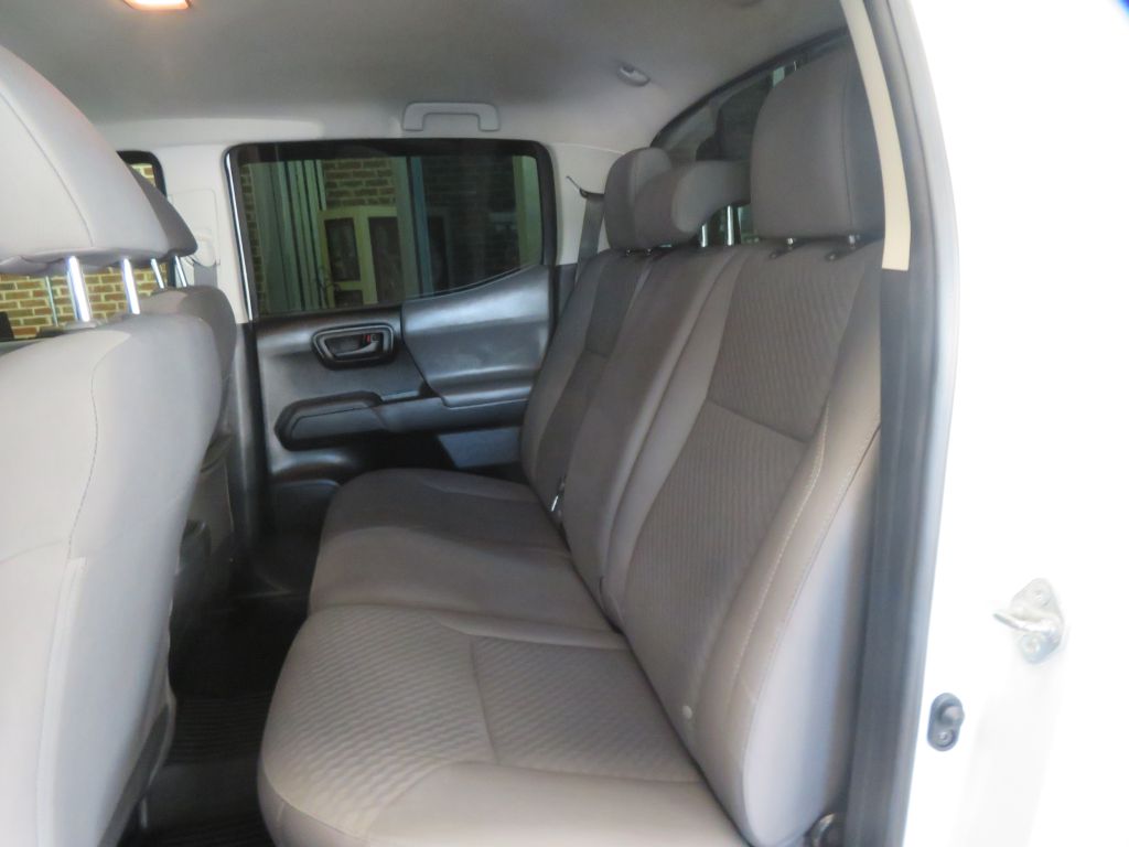 Photo 19 of this TOYOTA TACOMA