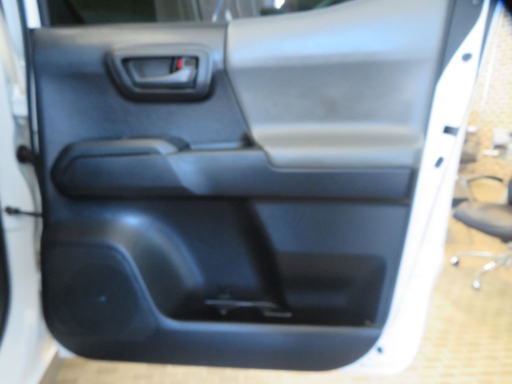 Photo 20 of this TOYOTA TACOMA