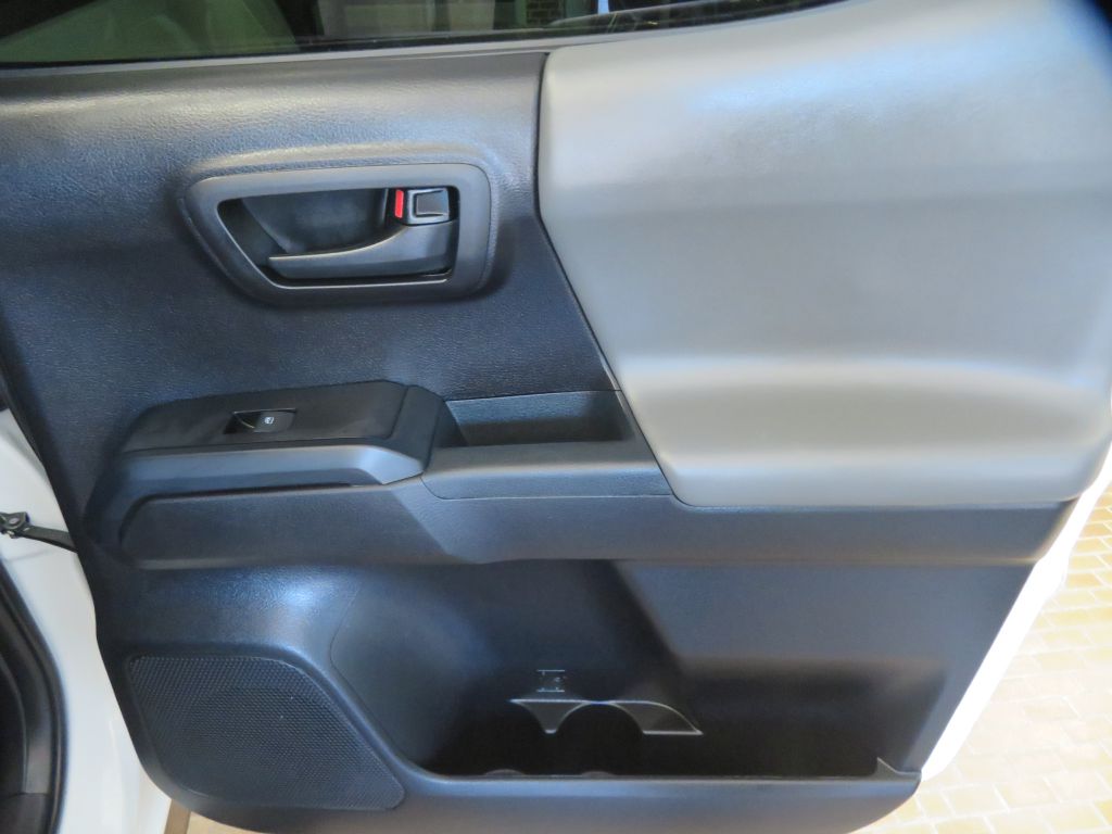 Photo 21 of this TOYOTA TACOMA