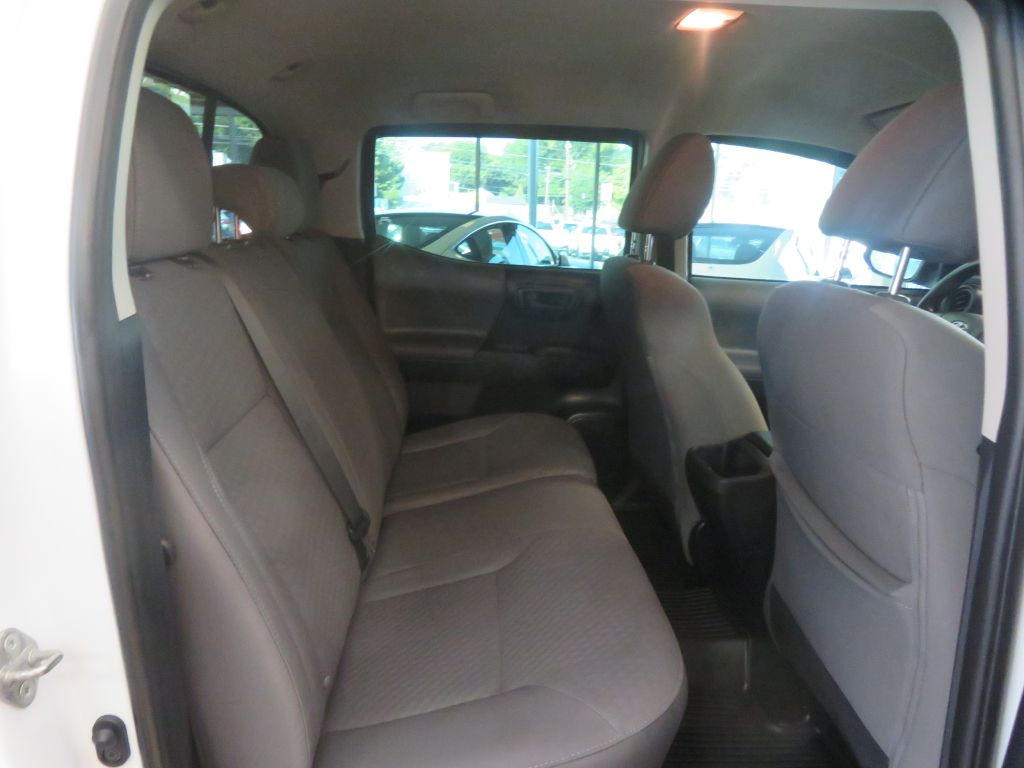 Photo 22 of this TOYOTA TACOMA