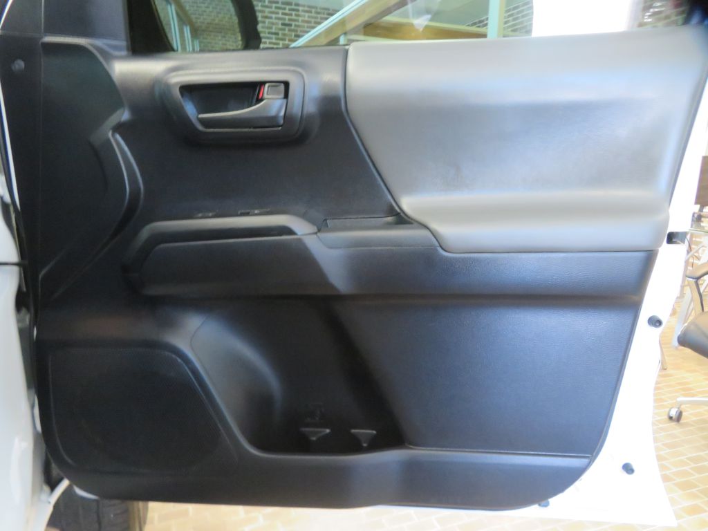 Photo 23 of this TOYOTA TACOMA