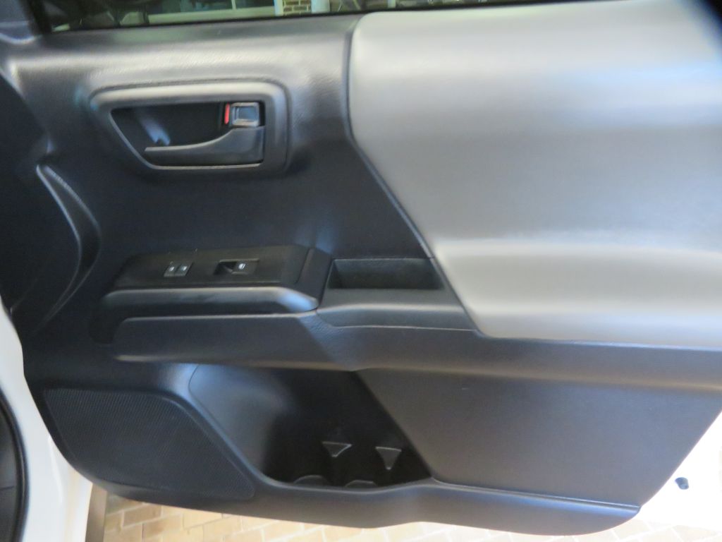 Photo 24 of this TOYOTA TACOMA