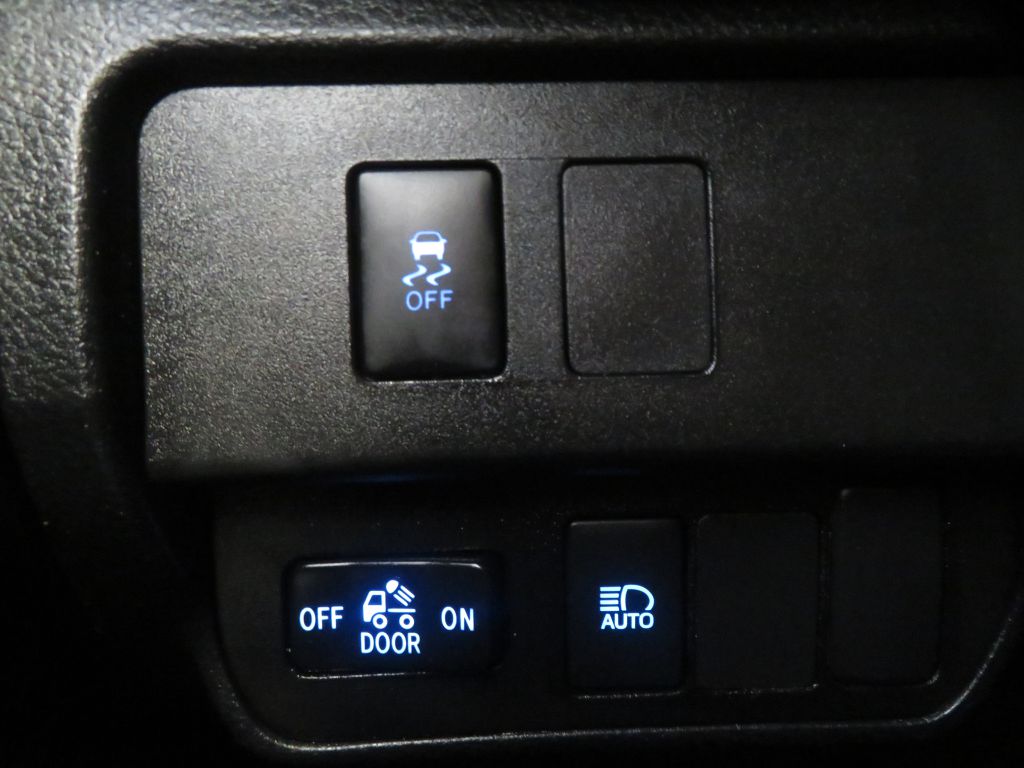 Photo 36 of this TOYOTA TACOMA