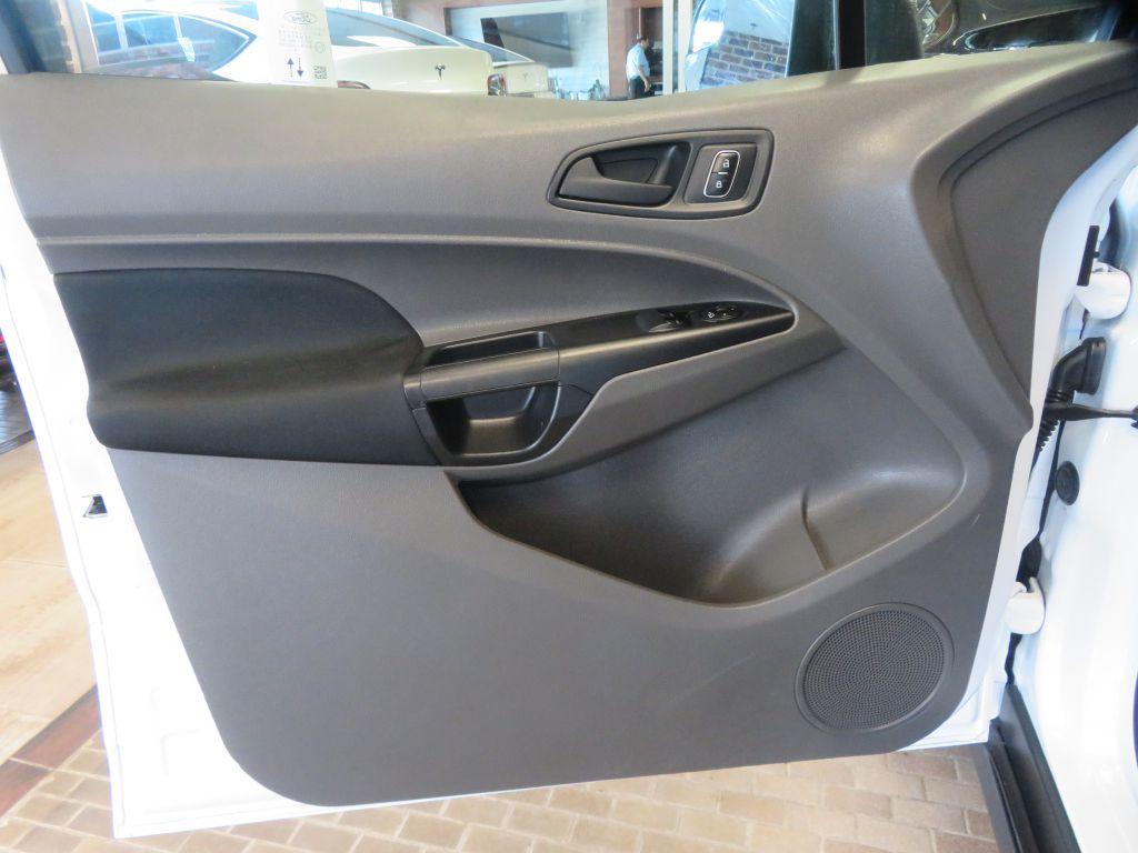 Photo 13 of this FORD TRANSIT CONNECT